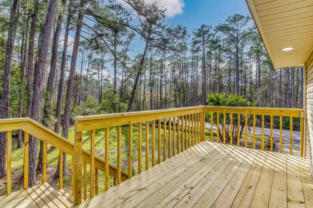 Woodsy Retreat, Steps To Bay - Hot Tub! Gulf Breeze