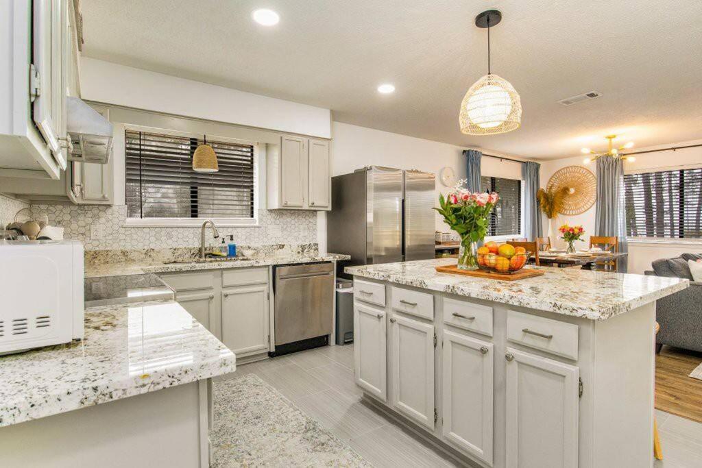 Woodsy Retreat, Steps To Bay - Hot Tub! * Gulf Breeze
